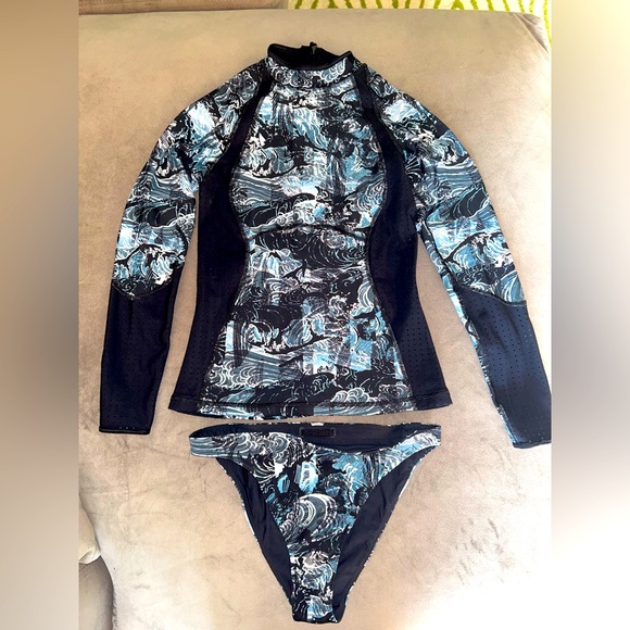 Lululemon Size 4 Swell Seeker Rashguard and Bikini Bottoms - Picture 1 of 7